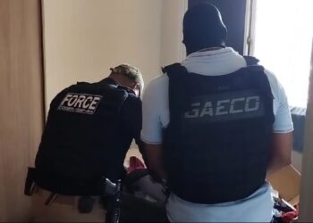 Operação prende PMs suspeitos de roubar casa na Bahia; mais de R$ 130 mil foram levados no crime