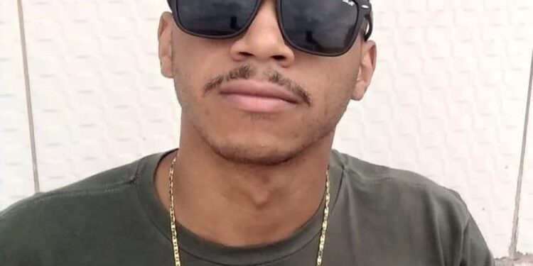 Morre quinta vítima de acidente entre carro e ônibus escolar com candidatos do Enem no interior da Bahia