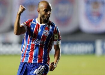 Santos encaminha a contratação de Thaciano, do Bahia