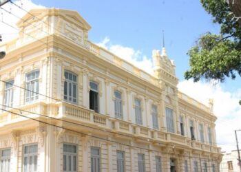 Prefeito sanciona lei que autoriza empréstimo de mais de R$ 389 mi para Projeto Feira 200Anos