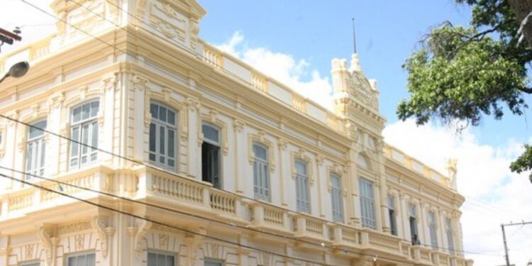 Prefeito sanciona lei que autoriza empréstimo de mais de R$ 389 mi para Projeto Feira 200Anos