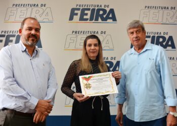 Prefeito Colbert Filho entrega Comenda da Ordem do Mérito à juíza Márcia Simões Costa