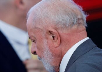 Um dia após cirurgia na cabeça, Lula está ‘lúcido, orientado e passou a noite bem’, diz boletim médico