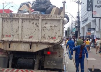 Prefeitura inicia operação emergencial de limpeza no centro da cidade