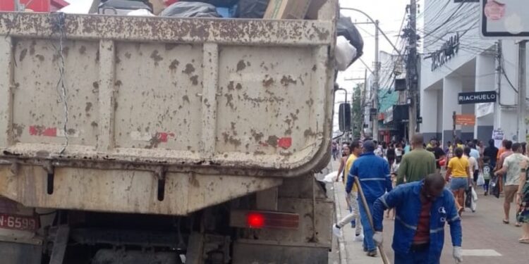Prefeitura inicia operação emergencial de limpeza no centro da cidade