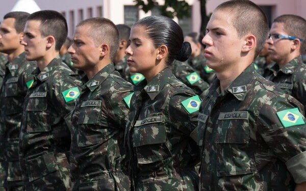 Alistamento militar feminino começa em 1° de janeiro; veja detalhes