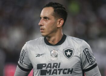 Gatito Fernández deixa o Botafogo e é anunciado como “presente de Natal” pelo Cerro Porteño