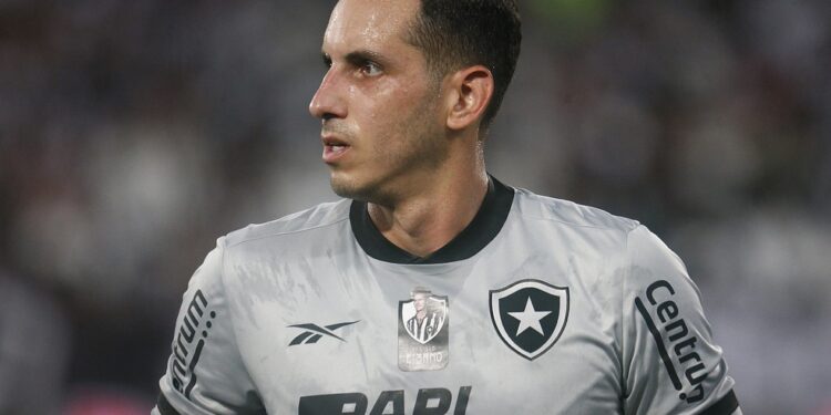 Gatito Fernández deixa o Botafogo e é anunciado como “presente de Natal” pelo Cerro Porteño