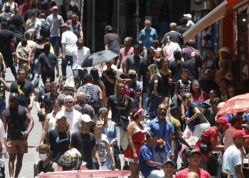 Pesquisa: 49% dos brasileiros acreditam que país vai melhorar em 2025
