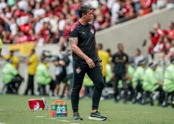 Vitória acerta renovação com Thiago Carpini até dezembro de 2025