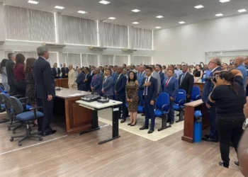Prefeito, vice e vereadores eleitos são diplomados em Feira de Santana