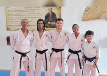 Cerimônia da troca de faixa celebra evolução dos alunos de Karatê no comando do sensei Josenilton