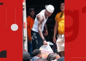 Jogador Anderson Talisca doa 2 mil cestas básicas para moradores de Feira de Santana