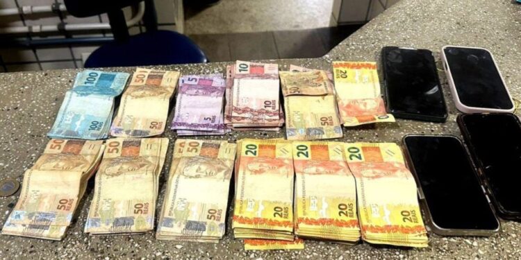Ex-diretora de presídio é presa suspeita de facilitar fuga de 16 detentos na Bahia