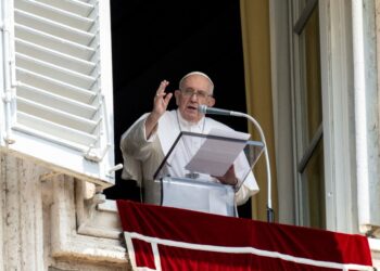 Vaticano aprova diretrizes permitindo que homens gays se tornem padres, desde que não façam sexo