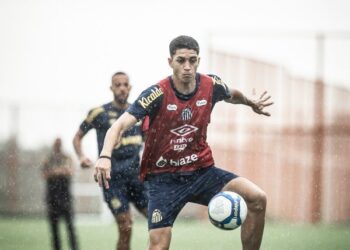 Santos e Botafogo encaminham acordo por Jair Cunha e Tiquinho Soares; entenda operação