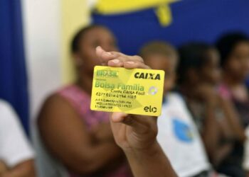 Número de beneficiários do Bolsa Família supera o de trabalhadores de carteira assinada na Bahia