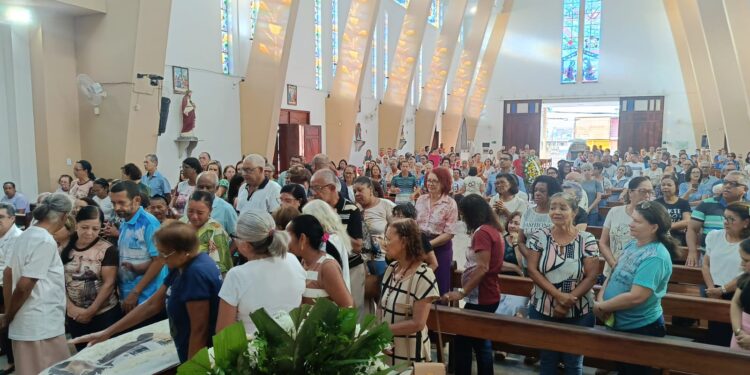 Católicos dão o último adeus ao Frei Rutivalter