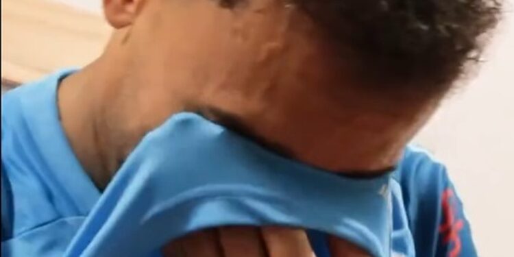 Danilo chora com mensagem do pai: “Não podia voltar para casa sem vestir a camisa do Flamengo”