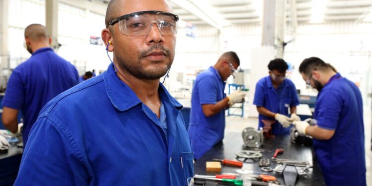 Secretaria de Educação sorteia mais de 13 mil vagas de cursos técnicos gratuitos na Bahia; veja opções e como se inscrever
