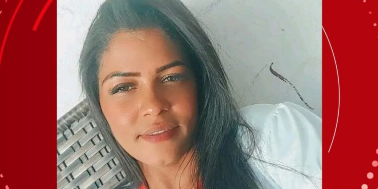 Jovem de 28 anos morre após ser esfaqueada em frente à filha no oeste da Bahia; suspeito é ex-companheiro da vítima
