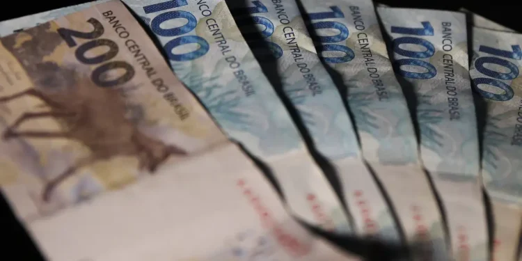 Salário mínimo passa para R$ 1.518 a partir desta semana