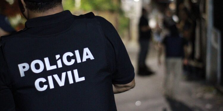 Polícia prende pais de criança de 2 anos levada ferida para hospital na Bahia; vítima sofreu agressões e estava desnutrida