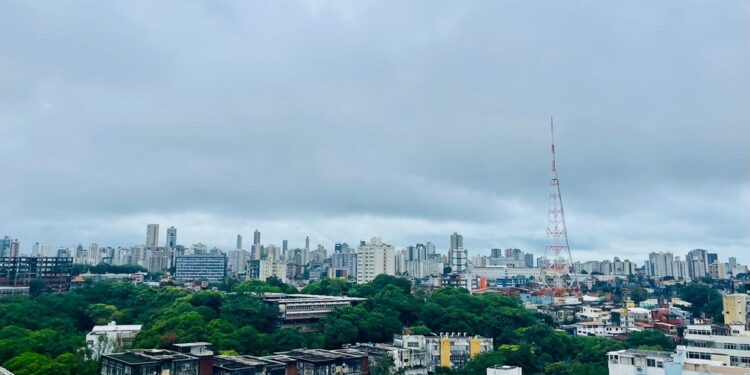 Salvador tem previsão de pancadas de chuva no fim de semana; veja como fica o tempo em outras cidades da Bahia