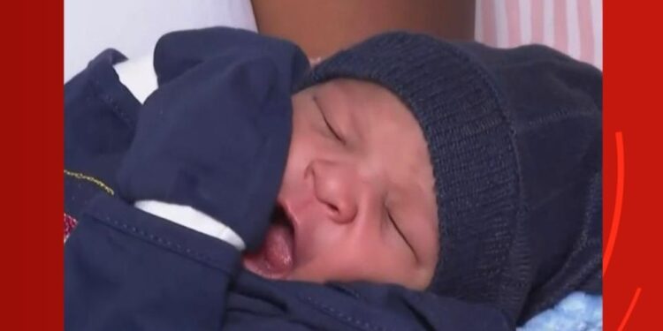 Primeiro bebê nascido em 2025 em Feira de Santana é um menino