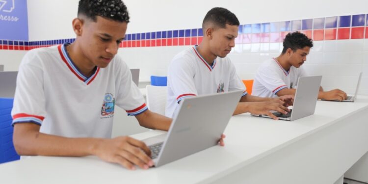 Matrícula da rede estadual de ensino da Bahia começa segunda-feira