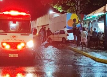 Homem sem habilitação atropela três pessoas em trailer de lanches na Bahia; teste acusou consumo de álcool