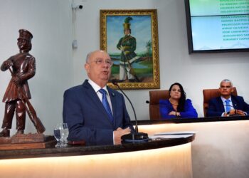 José Ronaldo anuncia prioridades para o Governo e prega bom relacionamento com o Legislativo
