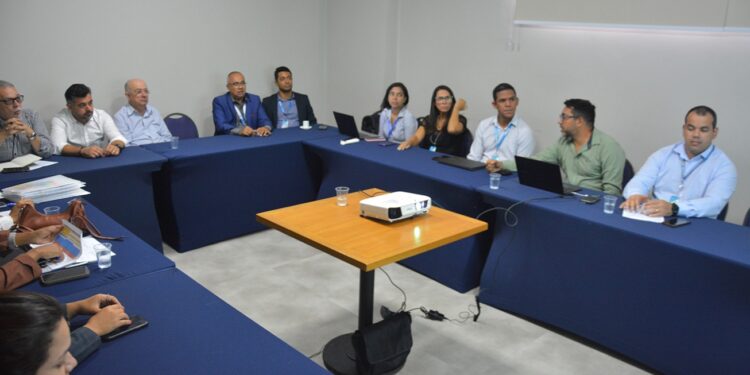 Prefeito José Ronaldo discute projetos com a Caixa para melhorias na cidade