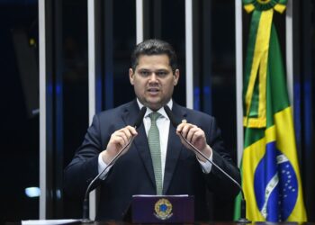 Davi Alcolumbre é eleito presidente do Senado com 73 votos e volta ao posto após quatro anos