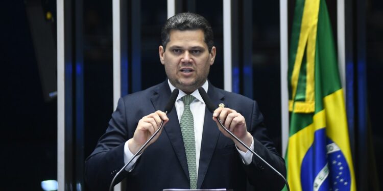 Davi Alcolumbre é eleito presidente do Senado com 73 votos e volta ao posto após quatro anos