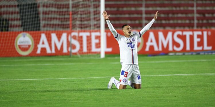 Análise: Bahia aproveita jogador a mais, mostra maturidade e consegue bom placar na altitude