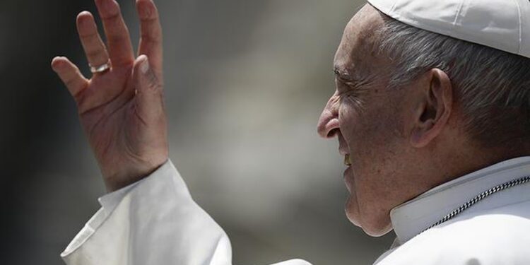 Vaticano diz que Papa Francisco tem estado de saúde crítico, mas estável