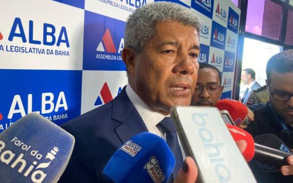 Jerônimo critica auxiliares e diz que tem secretário que não conhece as missões do governo