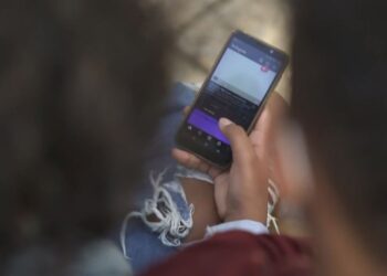 Governo da Bahia divulga ações para implementação da ‘Lei do Celular’ nas escolas estaduais; pais deverão receber comunicado