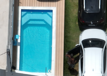 Com piscina, carros e R$ 37 mil em espécie: líder de facção é preso em casa de luxo em Jauá