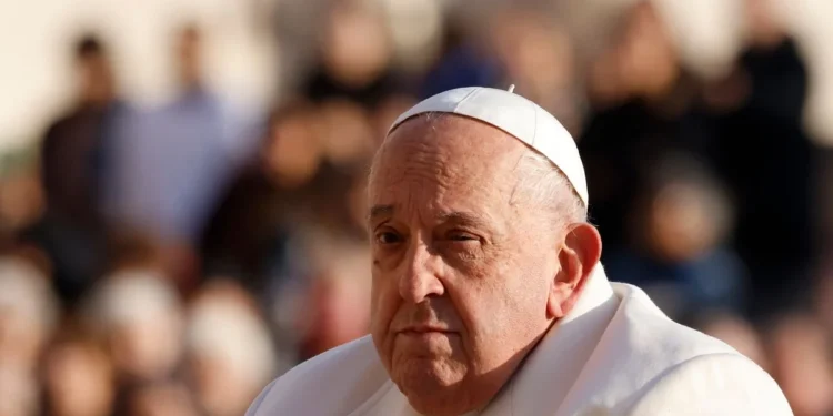 Papa Francisco apresenta sinais de insuficiência renal, diz Vaticano