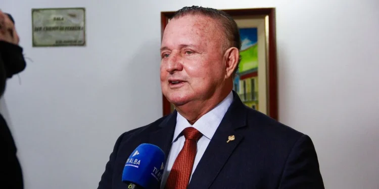 Entenda por que Adolfo Menezes foi afastado da presidência da Alba