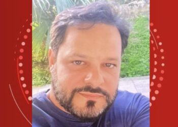 Delegado de cidade turística na Bahia morre após batida entre carro e caminhão; esposa da vítima ficou ferida