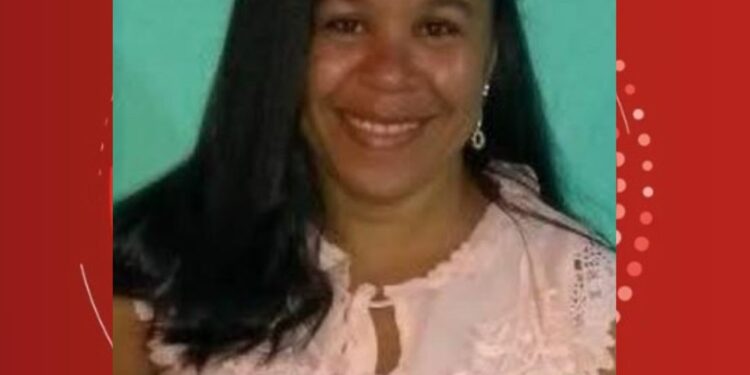 Mulher é morta a tiros na Região Metropolitana de Salvador; ex-companheiro policial é suspeito de cometer crime