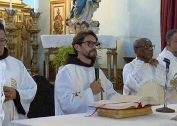 Missa de sétimo dia homenageia turista que morreu em desabamento na ‘igreja de ouro’ em Salvador