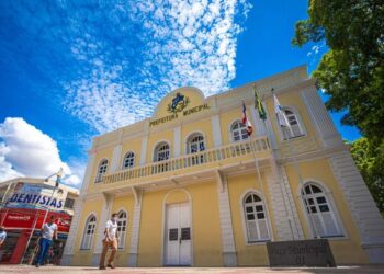 Ex-diretor de escola é condenado a mais de 10 anos de prisão na Bahia por desvio de dinheiro e falsificação de documento público