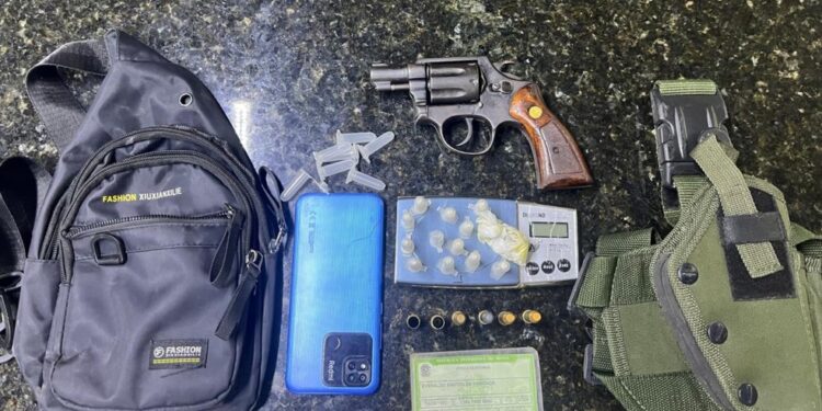 Suspeito de tráfico de drogas morre em confronto com a polícia na Bahia