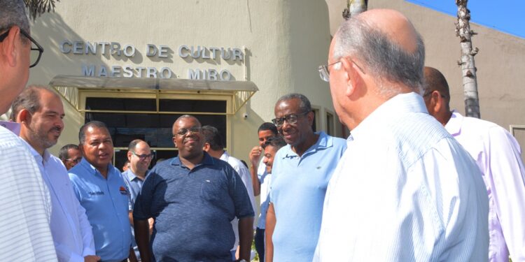 José Ronaldo autoriza conclusão da reforma do Maestro Miro