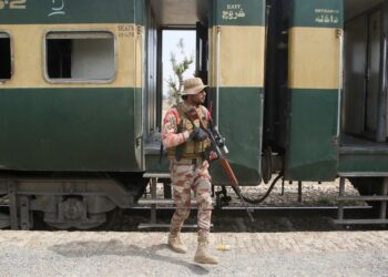 Acaba sequestro em trem no Paquistão: Exército diz que 33 separatistas e 21 reféns morreram