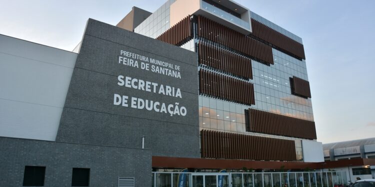 Prefeitura de Feira nomeia mais 14 professores efetivos para a Educação Municipal